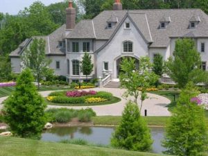 beautifully landscaped estate in Indian Hill, Ohio